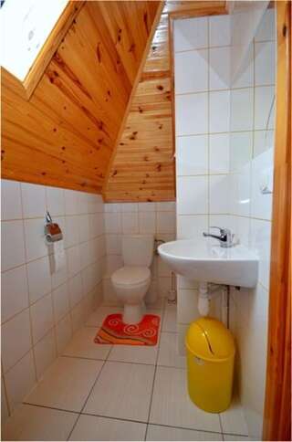 Фермерские дома Wypoczynek u Piotra Susiec Двухместный номер с 1 кроватью и собственной ванной комнатой-3